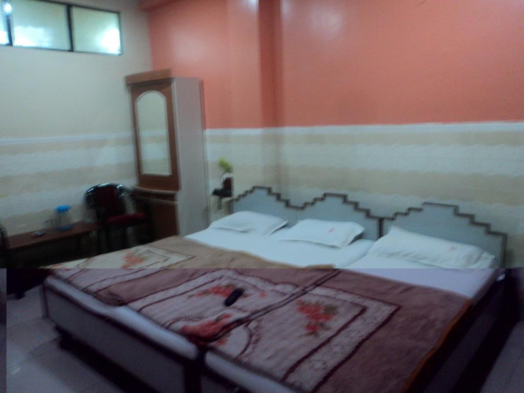 Hotel Jyoti Varanasi Quarto foto