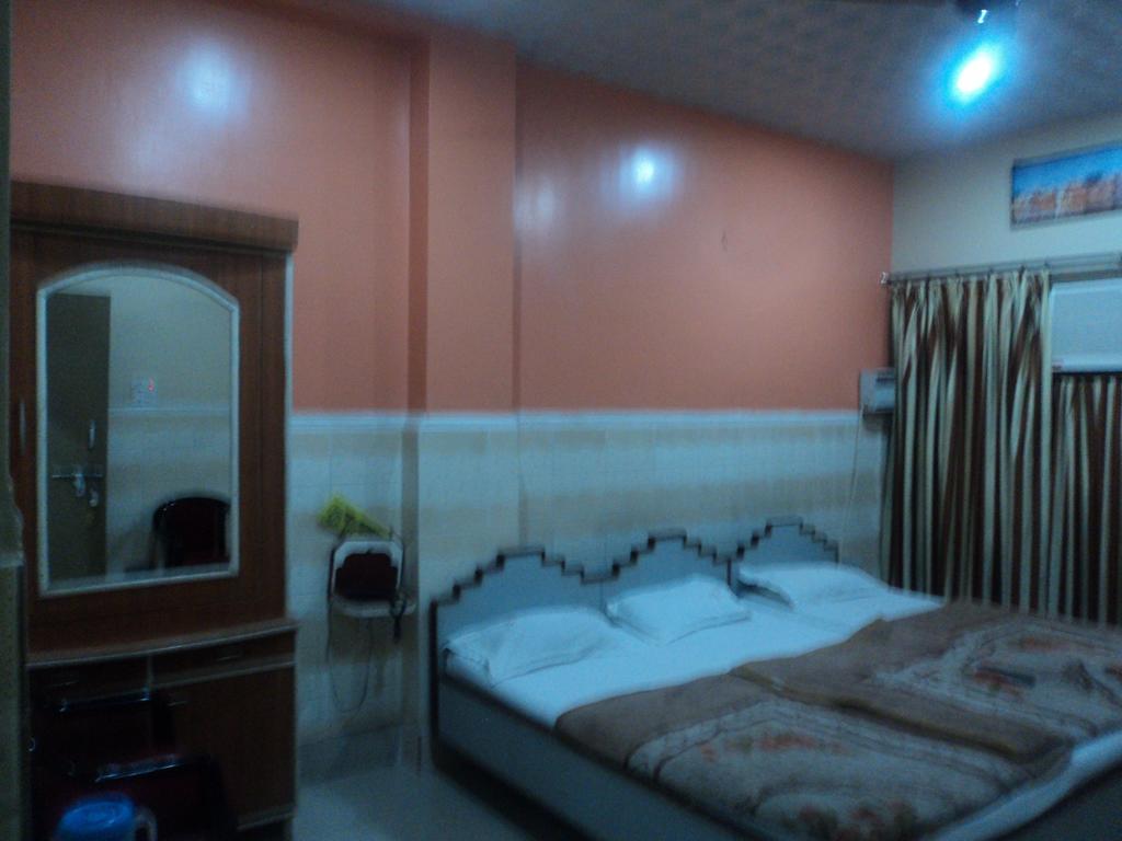Hotel Jyoti Varanasi Quarto foto
