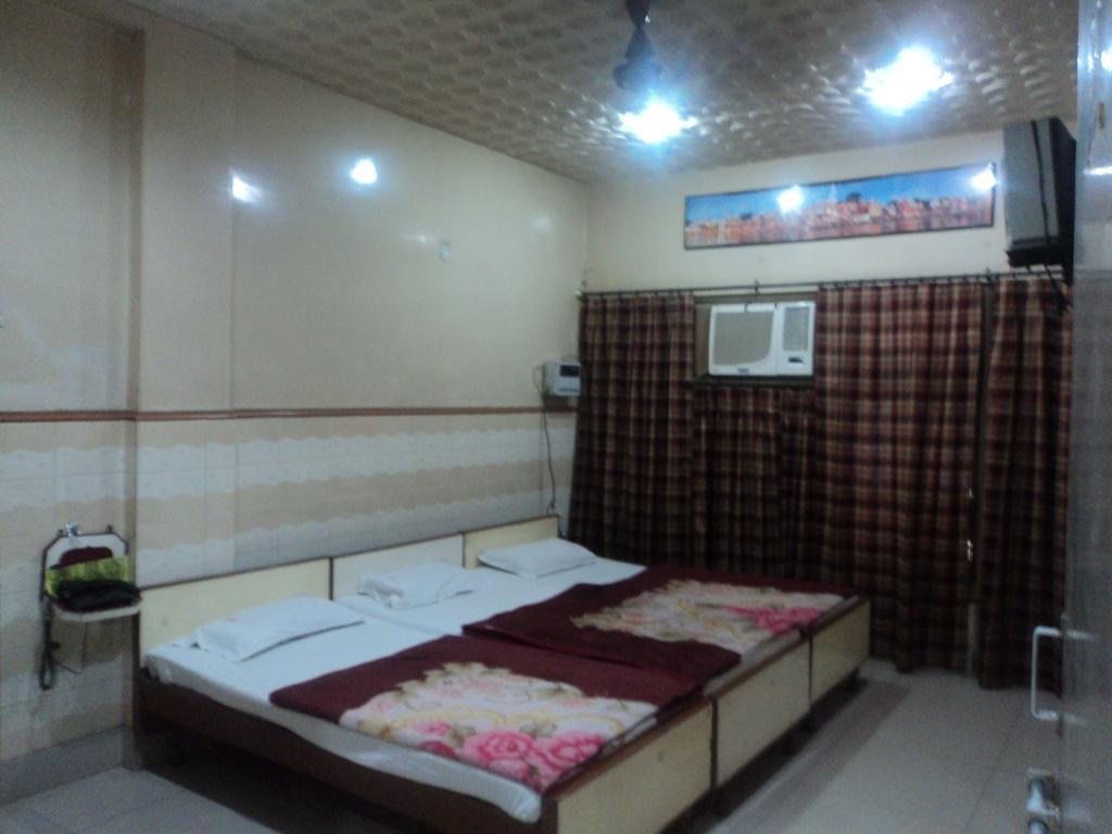 Hotel Jyoti Varanasi Quarto foto