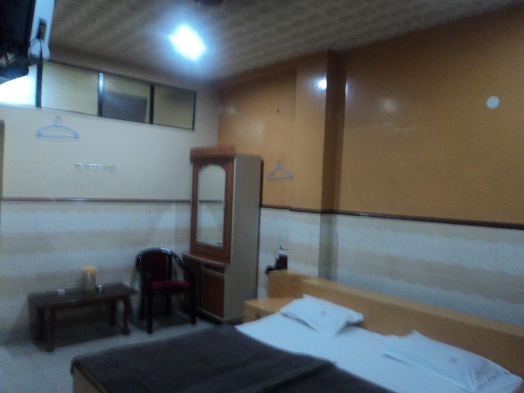 Hotel Jyoti Varanasi Quarto foto