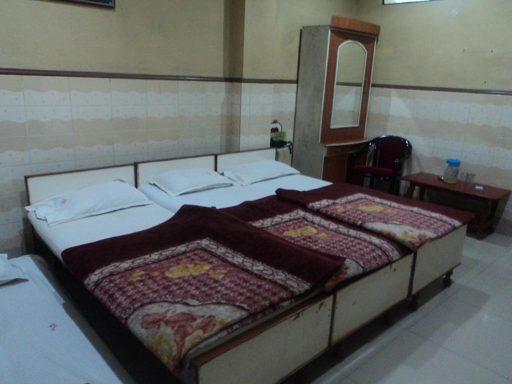 Hotel Jyoti Varanasi Quarto foto